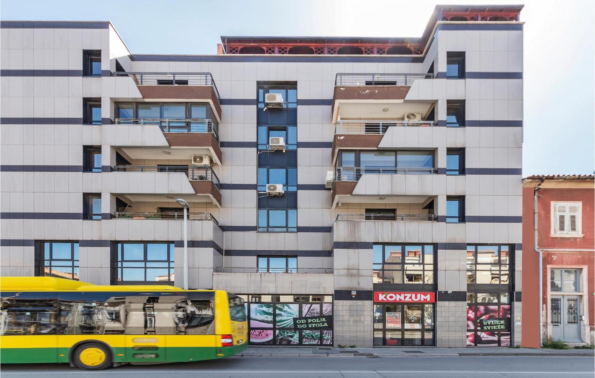 1 Bedroom Beautiful Apartment In Pula Exterior photo
