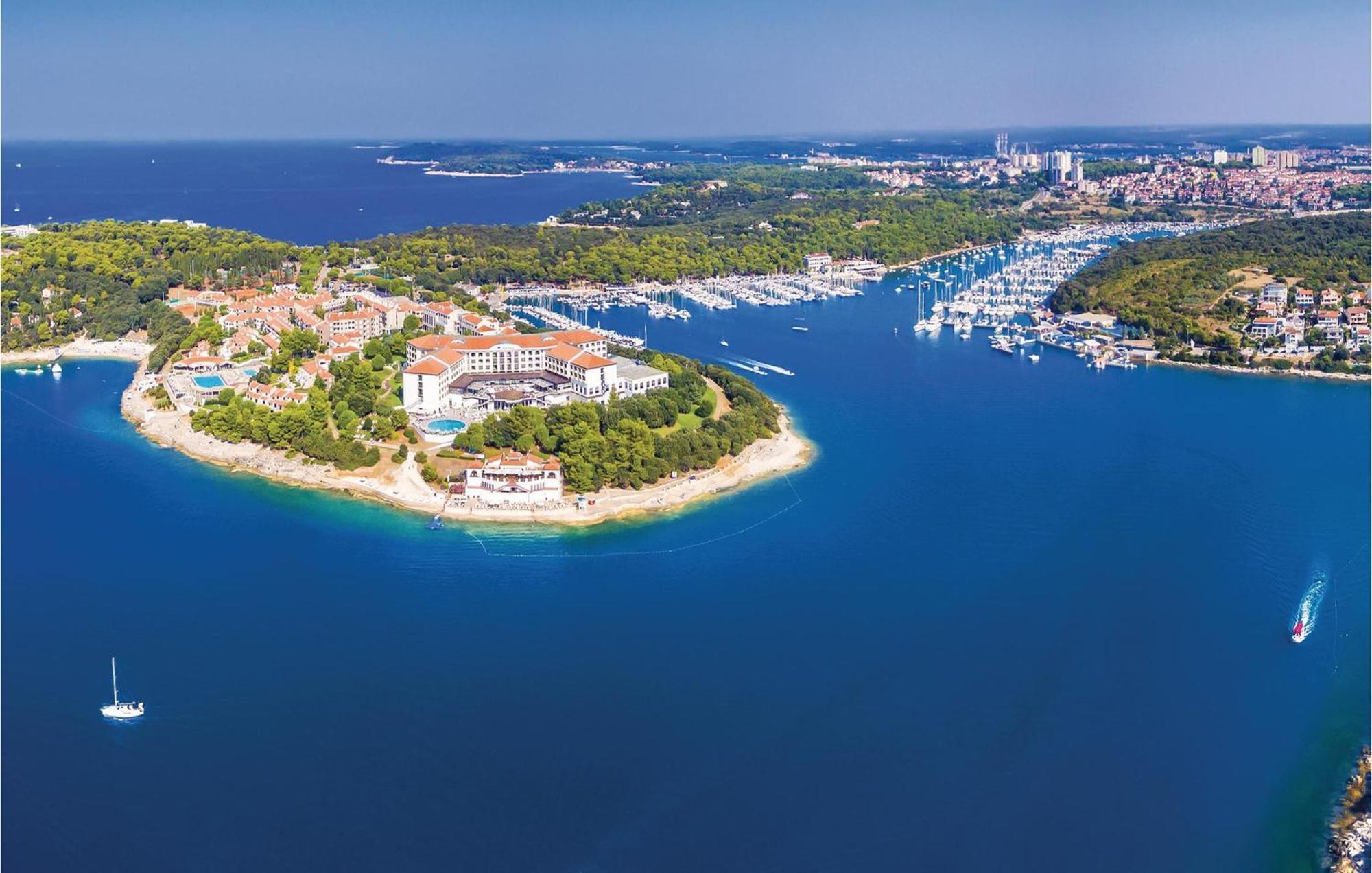 1 Bedroom Beautiful Apartment In Pula Exterior photo