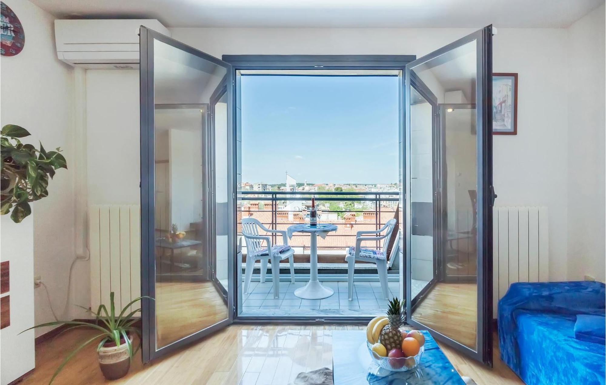 1 Bedroom Beautiful Apartment In Pula Exterior photo